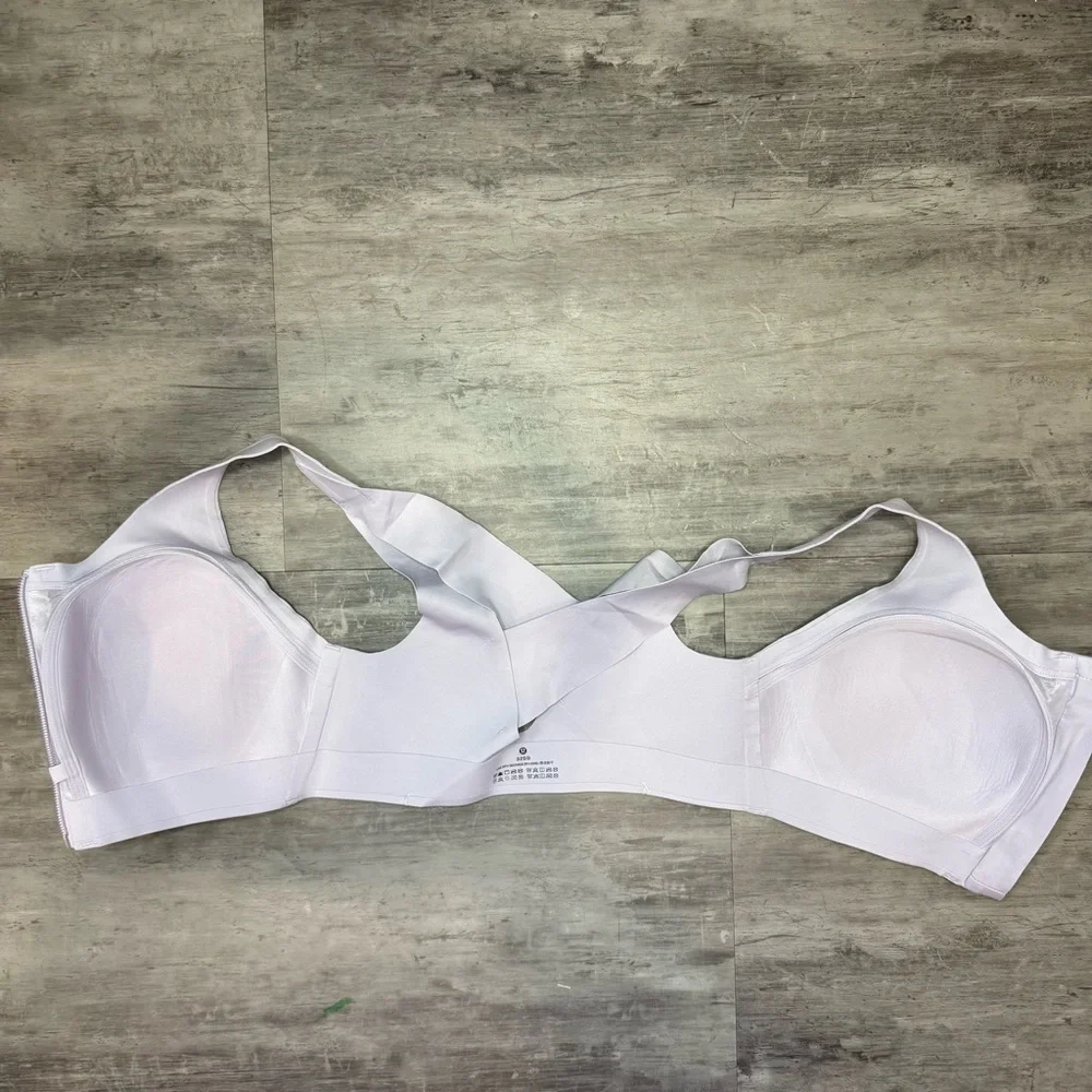 Lululemon 32DD enlisted sports bra in a‎ light purple -like new!